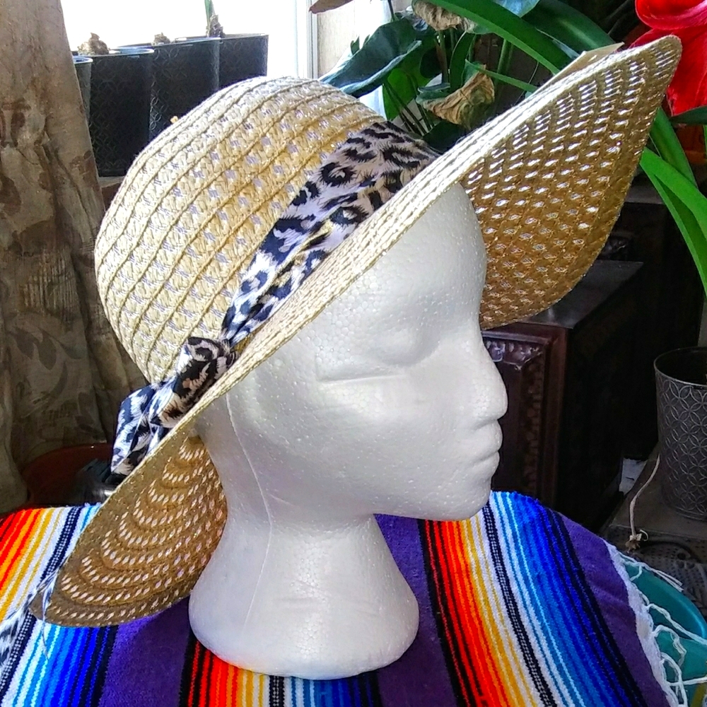 GROOVY GLAM Tan Wide Brim Straw Hat Summer Floppy Leopard Band